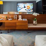 מלון Dosso Dossi & Downtown 5*
