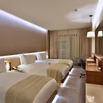 מלון Dosso Dossi & Downtown 5*