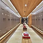 מלון Dosso Dossi & Downtown 5*