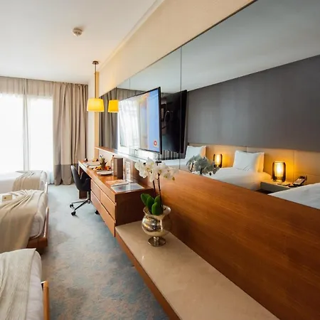 Dosso Dossi & Downtown Istanbul