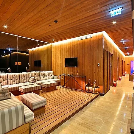 מלון Dosso Dossi & Downtown 5*