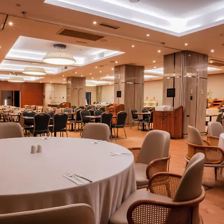 מלון Dosso Dossi & Downtown 5*