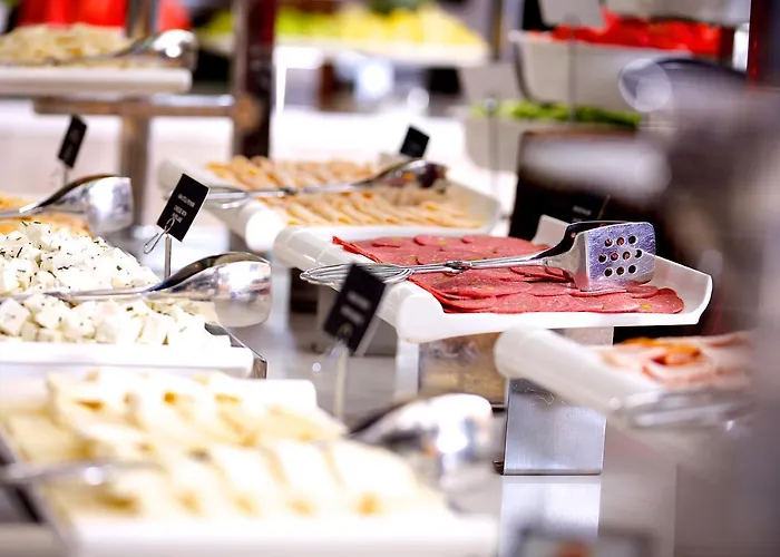 מלון Dosso Dossi & Downtown