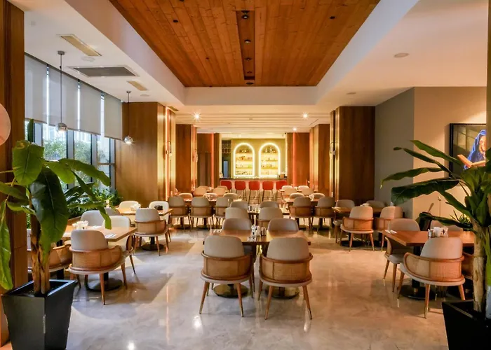 מלון Dosso Dossi & Downtown 5*