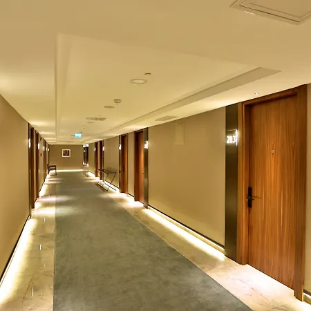 Отель Dosso Dossi & Downtown 5*