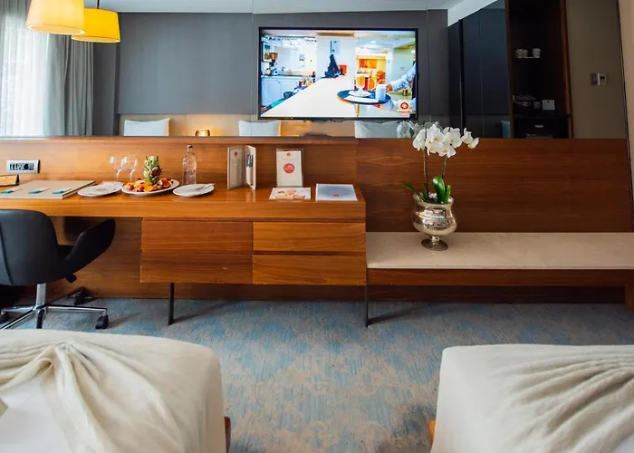 Отель Dosso Dossi & Downtown 5*